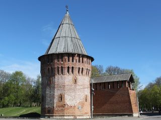 В Смоленске появилась остановка «Башня Громовая»